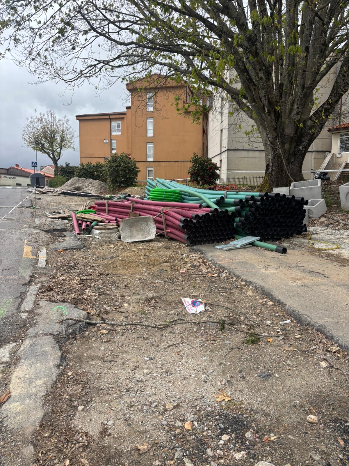 O PSdeG denuncia a paralización das obras na rúa García Lorca e esixe ao Goberno de Sanmartín información e prazos claros